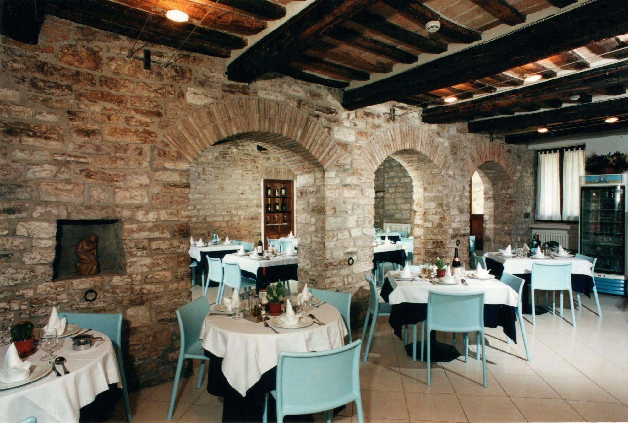 Hotel Tre Ceri Gubbio Eksteriør bilde